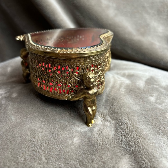 VINTAGE Brass Red Velvet Heart-Shaped Cherub Jewelry Trinket Box with Glass Lid - Picture 7 of 11
